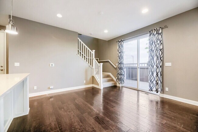 Foto del edificio - 10825 E 28th Pl