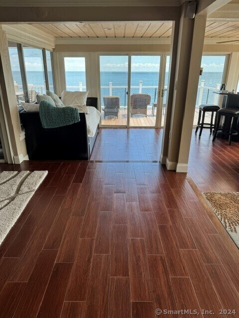 Foto del edificio - 318 Cosey Beach Ave