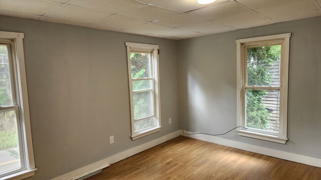 Building Photo - 137 South Ave