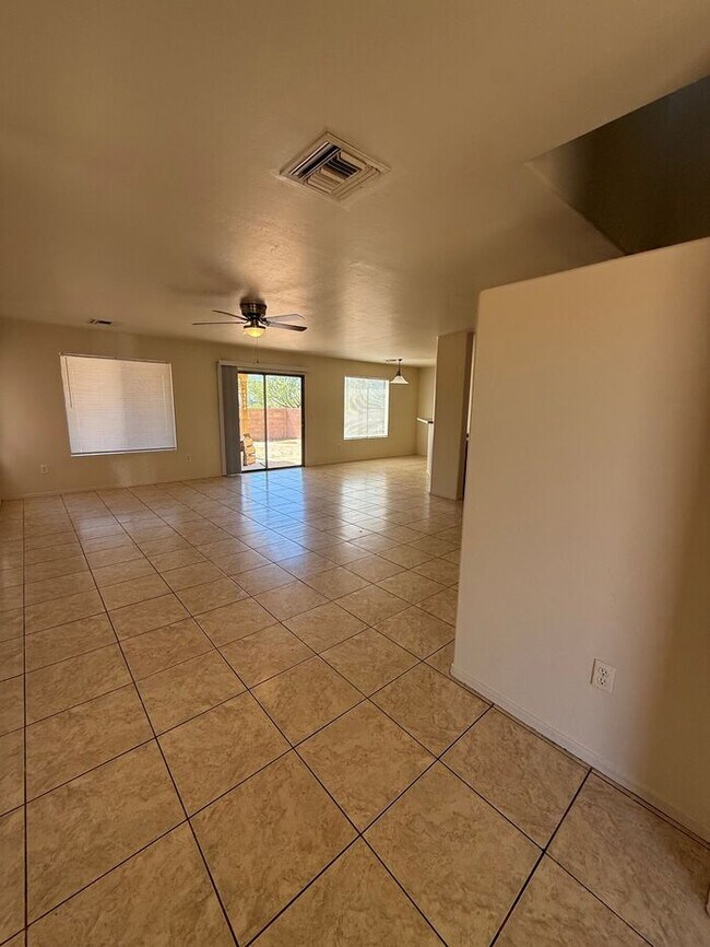 Foto del edificio - House For Rent
