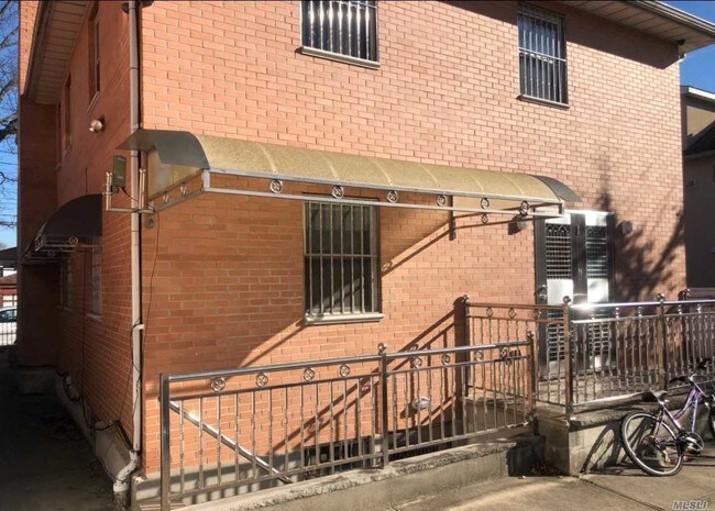 Foto del edificio - 47-32 Bowne St