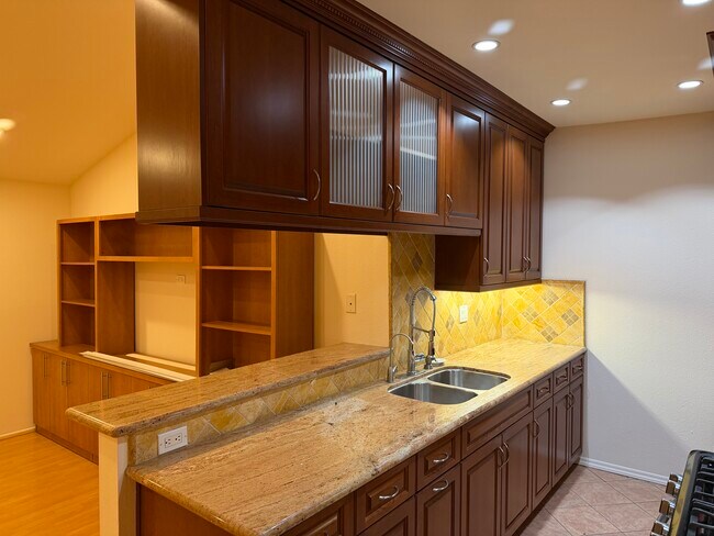 Foto del edificio - 1523 E Windsor Rd