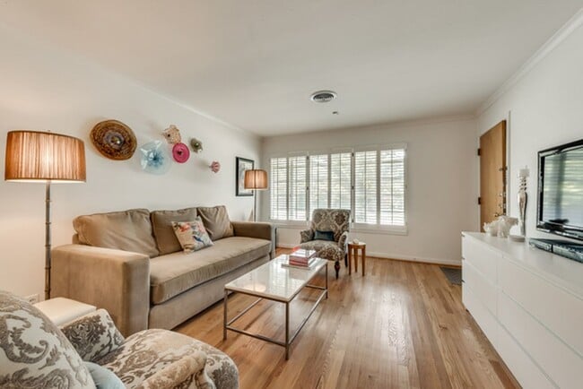 Foto del edificio - 2 Bedroom, 1 Bath Duplex in Caruth Terrace!