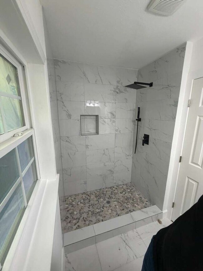 Building Photo - BEAUTIFUL HOME IN HOUSTON. MOVE IN READY!.