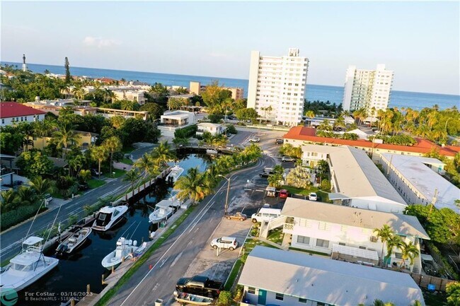 Building Photo - 3210 Canal Dr