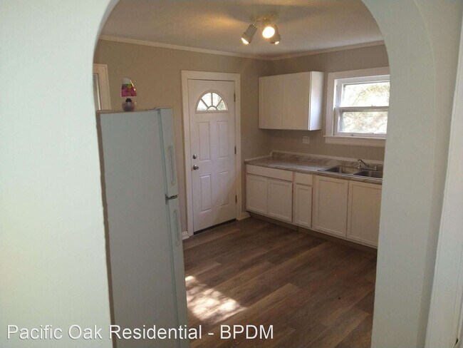 Building Photo - 3 br, 1 bath House - 742 Greenmound Road