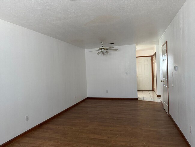 Foto del edificio - 2 bed/1.5bath Condo in Chatham. $1200