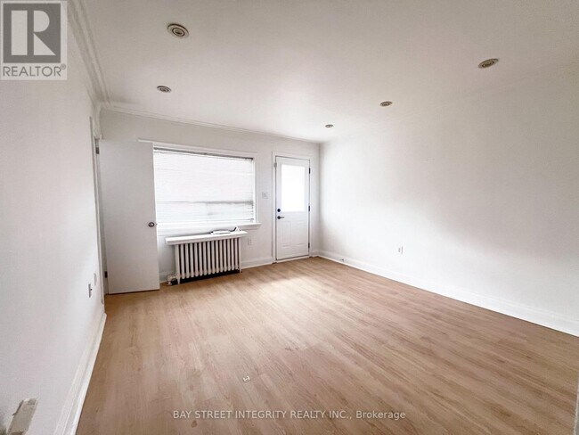 Photo du bâtiment - 970 Briar Hill Ave