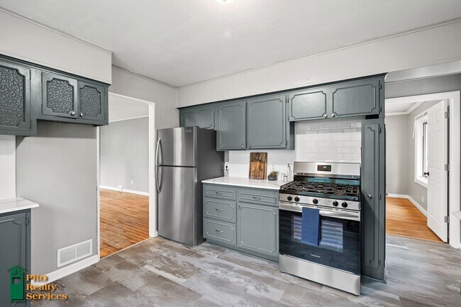Building Photo - 3 Bedroom Home **Half Off October's Rent w...