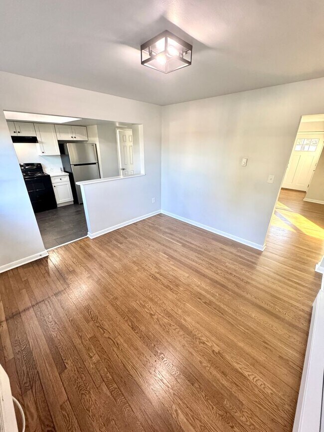 Building Photo - PARKLAND SCHOOLS- THREE BEDROOM TOWNHOME