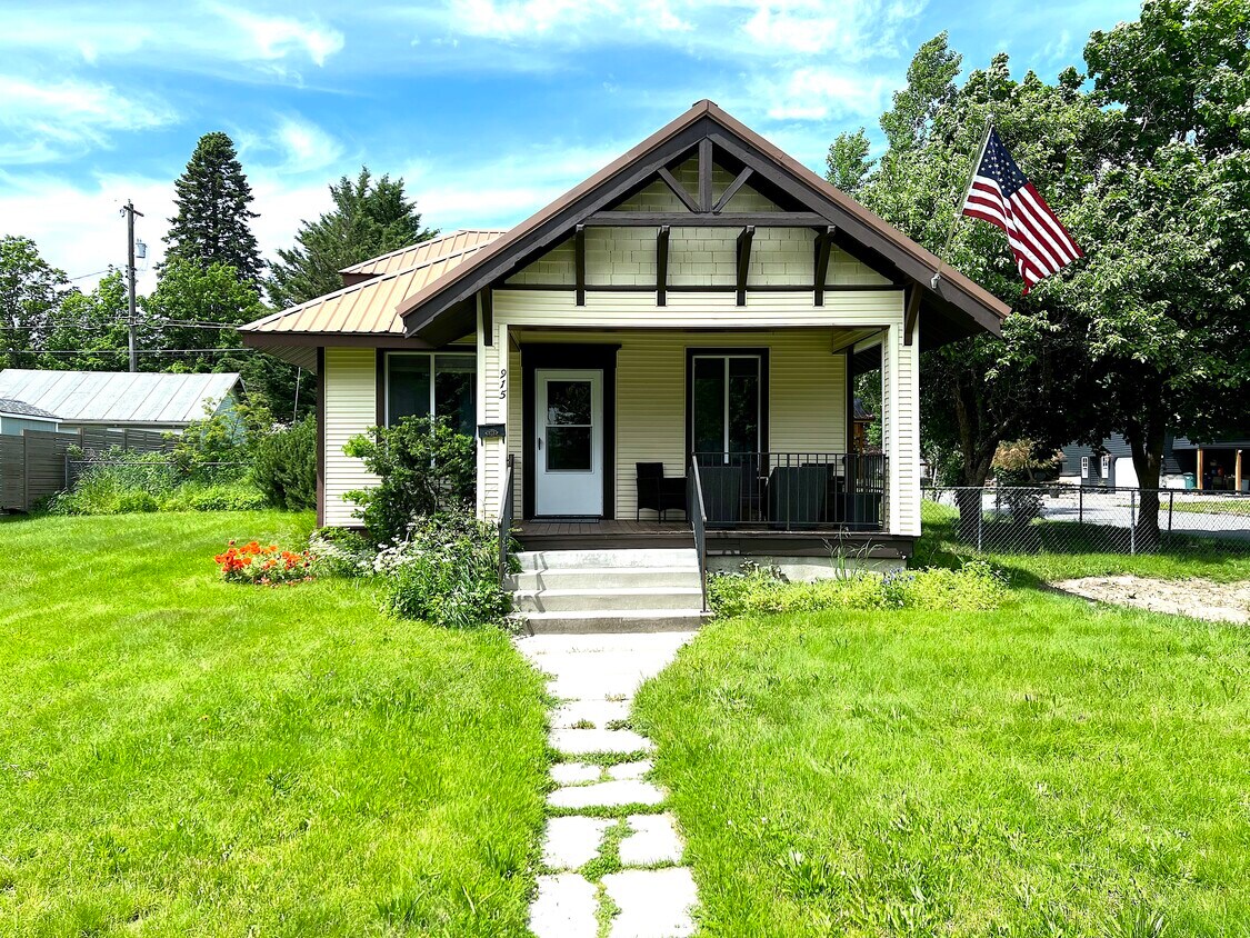 Primary Photo - 915 N A St