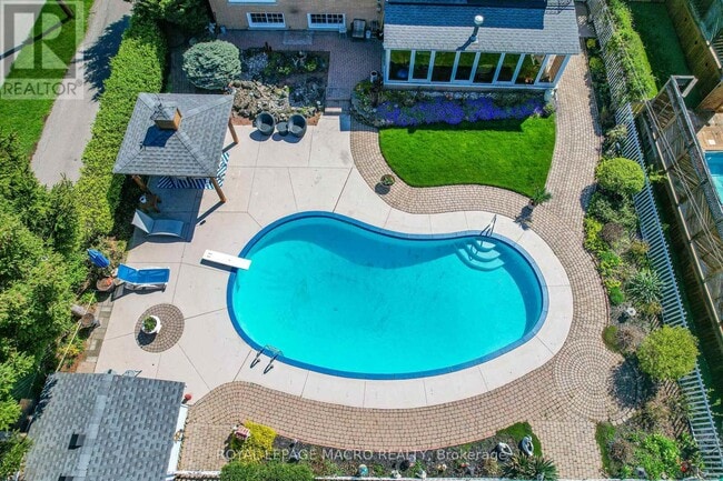 Building Photo - 280 A Main St W