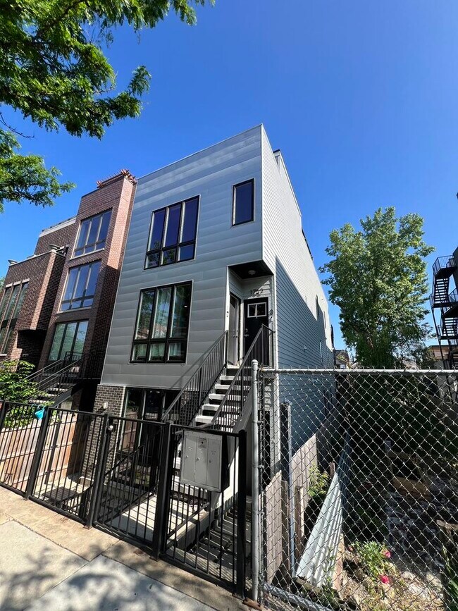 Building Photo - 1752 W Cullerton St