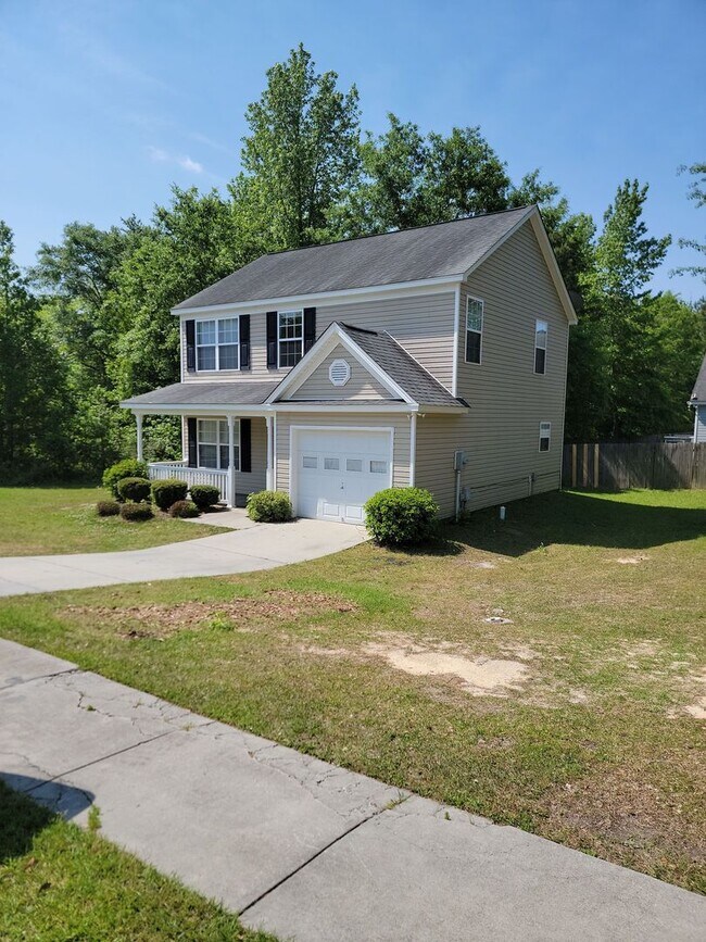 Building Photo - 3 Bedroom 2.5 Bath House off of Hard Scram...