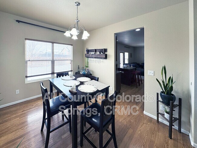 Foto del edificio - 6360 Tranters Creek Way