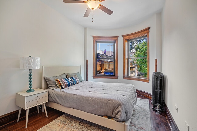 Building Photo - 1008 W Dakin