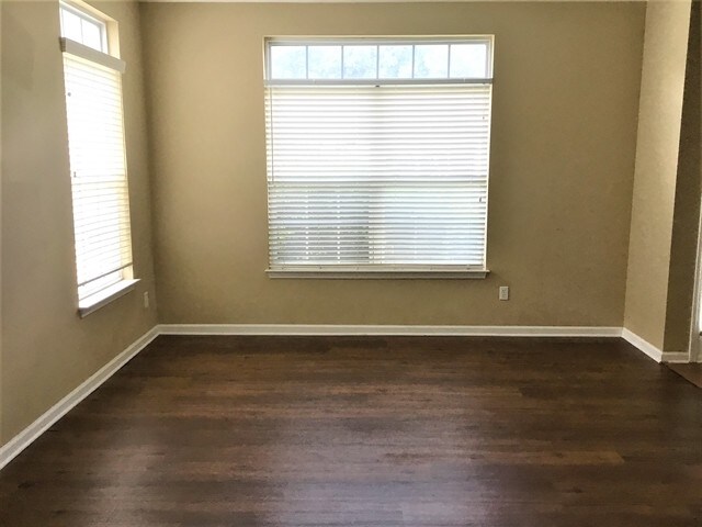 Foto del edificio - 6832 Brachnell View Dr