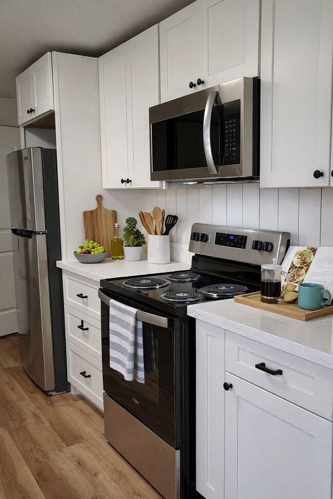 Building Photo - Elsa