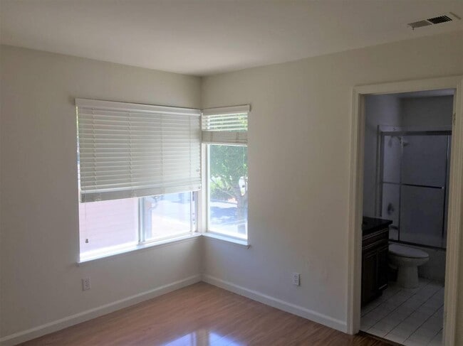 Building Photo - 11572 Seven Springs Dr