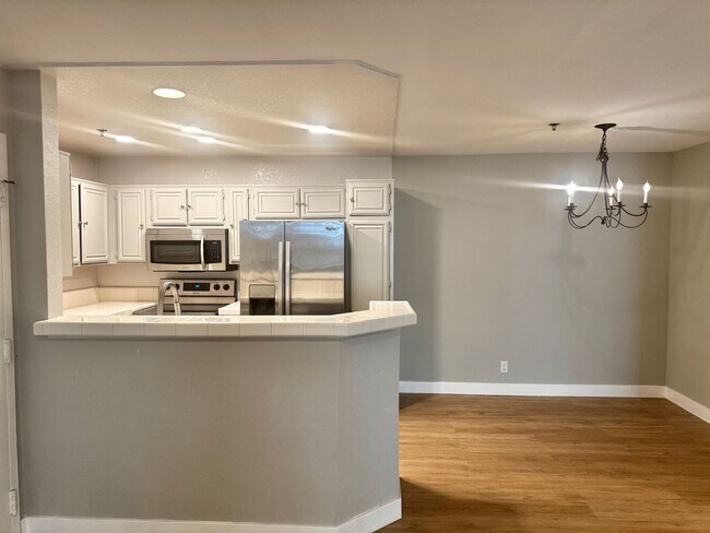 Foto del edificio - Oak Park updated 1 Bedroom with mountain views