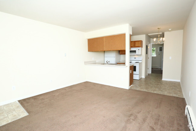 1BR, 1BA, 600sf - Living Area - Kings Lane Apartments