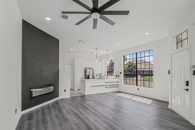 Building Photo - 8888 Benning Dr
