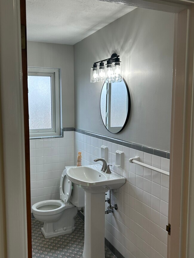 Foto del edificio - 3516 Blue Rock Rd