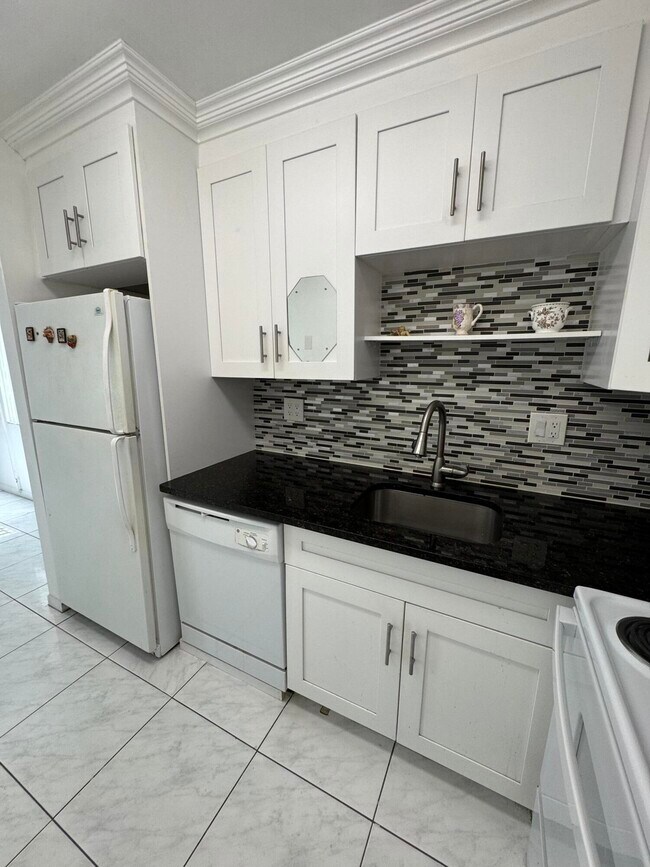 Foto del edificio - 4990 E Sabal Palm Blvd