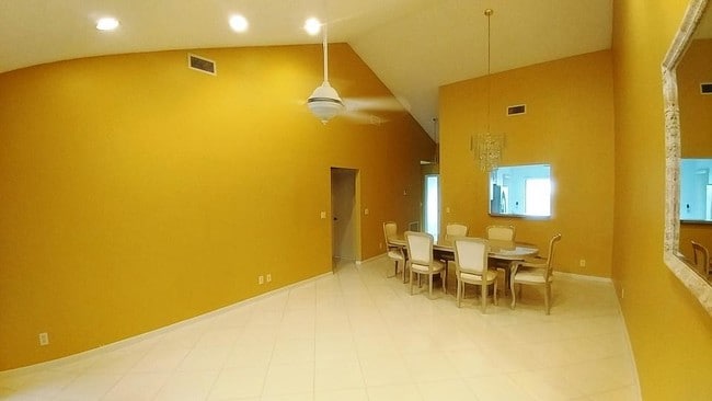 Building Photo - 10780 Waterberry Dr