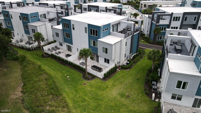 Foto del edificio - 3 br, 2.5 bath Condo - 7740 Sandy Ridge Dr...