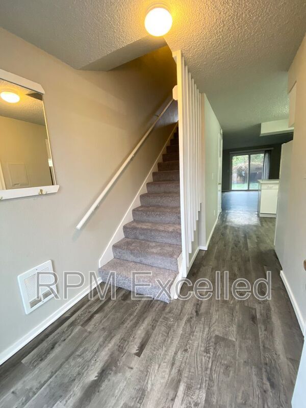 Building Photo - 638 M St NE