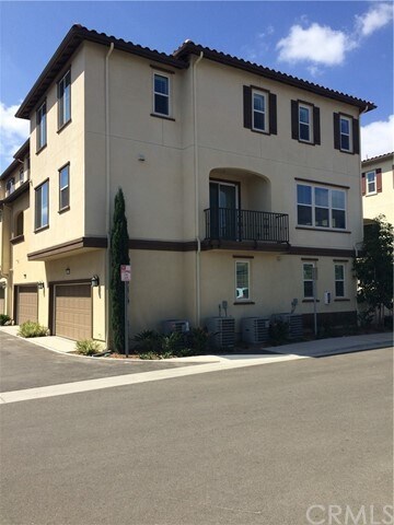 Building Photo - 1599 E Lincoln Ave