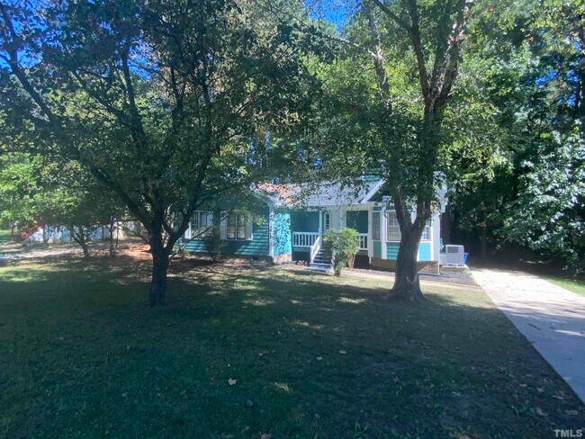 Foto del edificio - 3808 Saratoga Dr