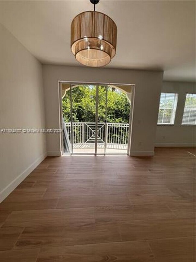 Foto del edificio - 8826 W Flagler St