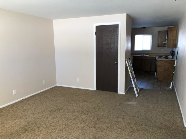 Building Photo - 104 W 250 S