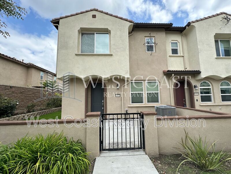 Foto principal - 16020 Voyager Ave