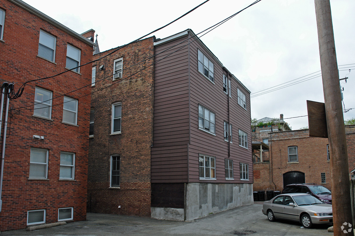 Building Photo - 710 Lytle St