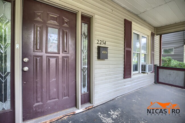 Foto del edificio - 2254 Indianola Ave