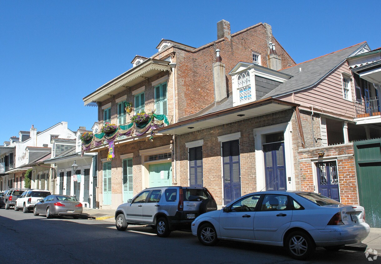 Primary Photo - 817 Dumaine St