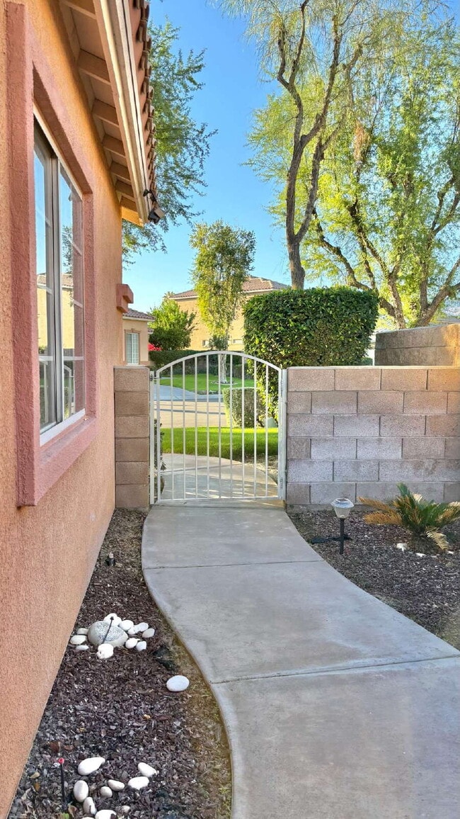Building Photo - 3 Bedrooms and 3 Bathrooms Save $500 Move-in by April 1st!!