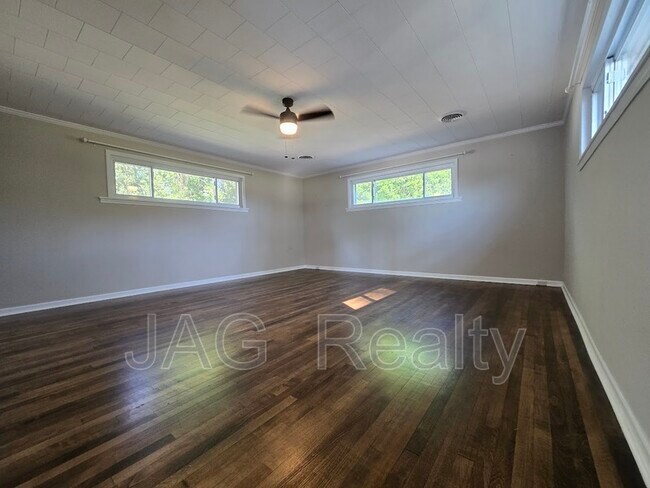 Foto del edificio - 328 W Liberty St