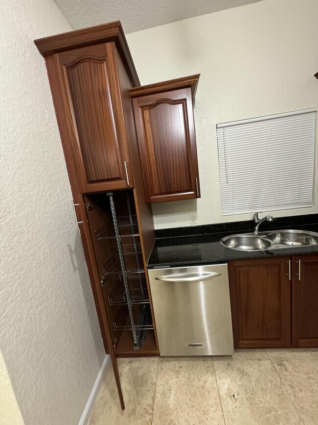 Building Photo - 1640 Presidential Way