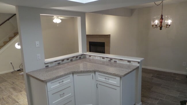 LR & FP - 5005 Georgi Ln