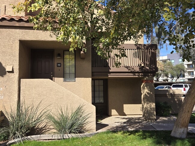 Photo - 925 N College Ave Townhome