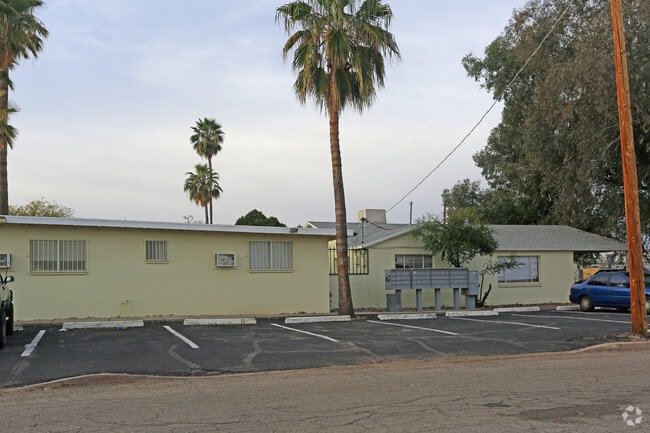 Building Photo - 29 Palms