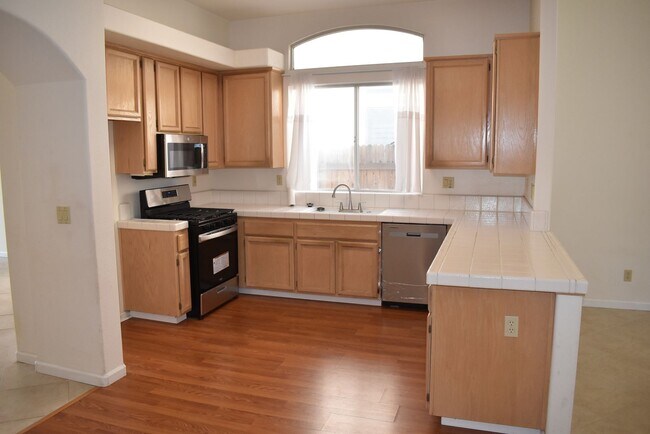 Foto del edificio - Resident Benefit Package Property