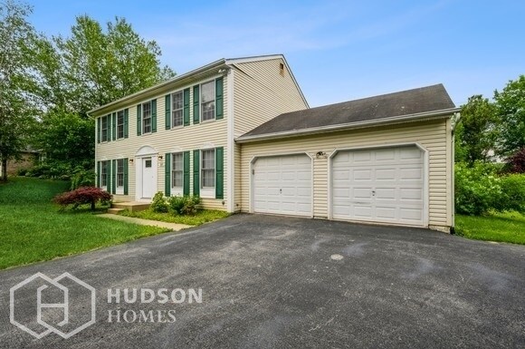Primary Photo - AVAILABLE NOW! - 1004 Village Gate Dr, Mou...