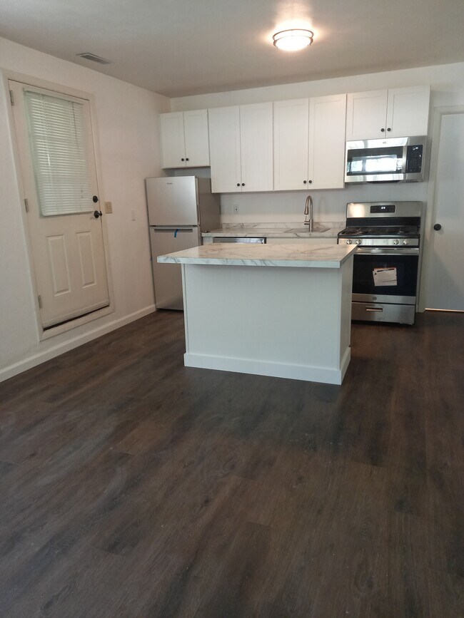 Building Photo - 17 Meadowlark Dr