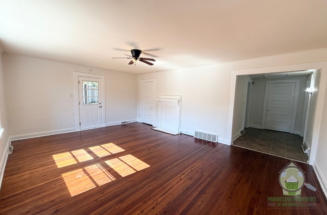 Building Photo - 17 11th St