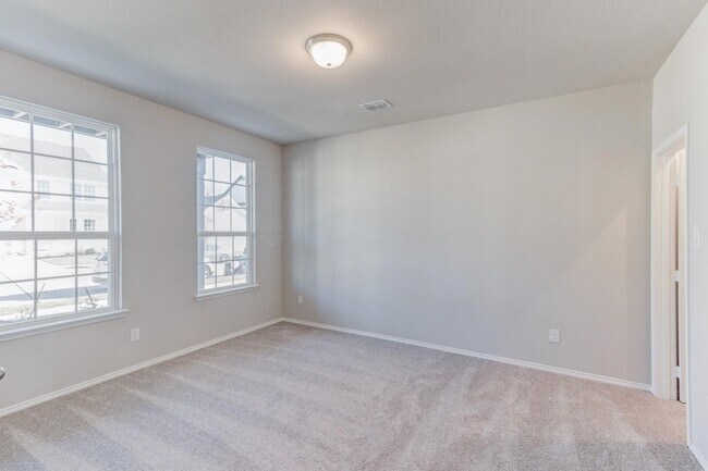 Foto del edificio - 5933 Revere Dr